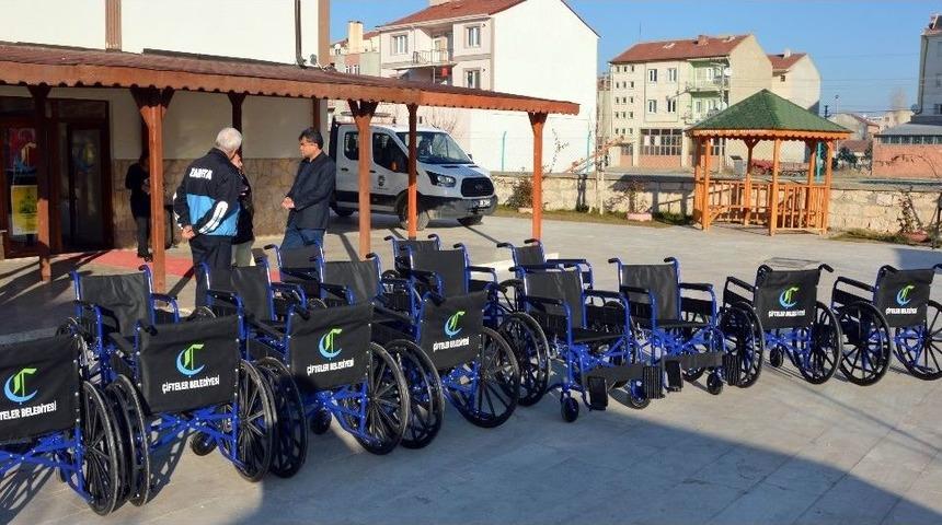 &Ccedil;ifteler Belediyesi&rsquo;nden 250 Engelli Ve Yardımı Muhta&ccedil; Vatandaşa Sandalye