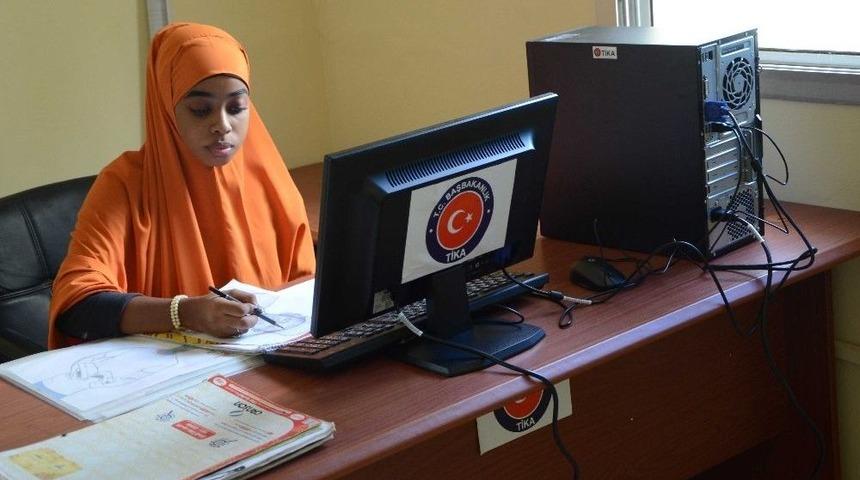 Somali Bilimler Ve Sanat Akademisi Merkezi&rsquo;ne Tadilat Ve Donanım Desteği