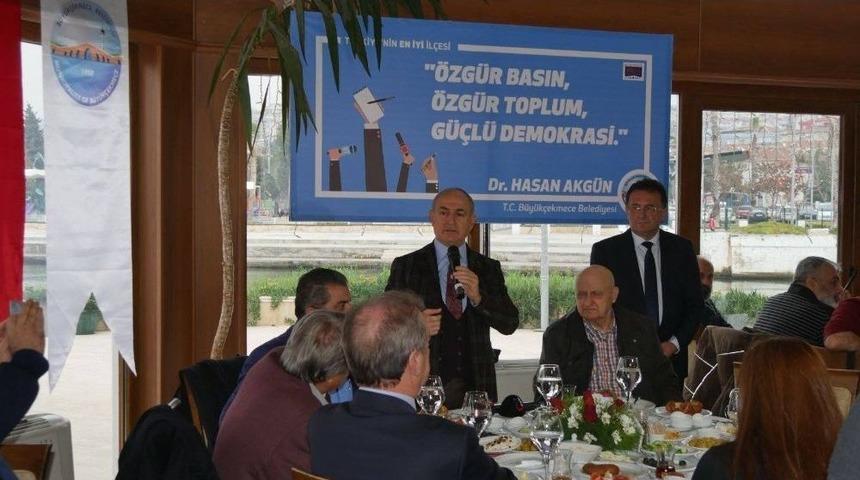 Başkan Akg&uuml;n, Gazetecilerin G&uuml;n&uuml;n&uuml; Kutladı