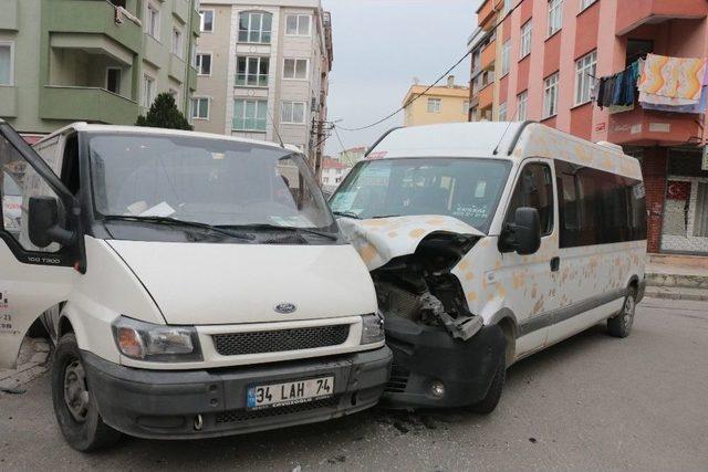 (özel) Kartal’da İki Minibüs Çarpıştı: 6 Yaralı