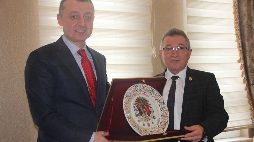 Vali B&uuml;y&uuml;kakın Gazetecilerle Bir Araya Geldi