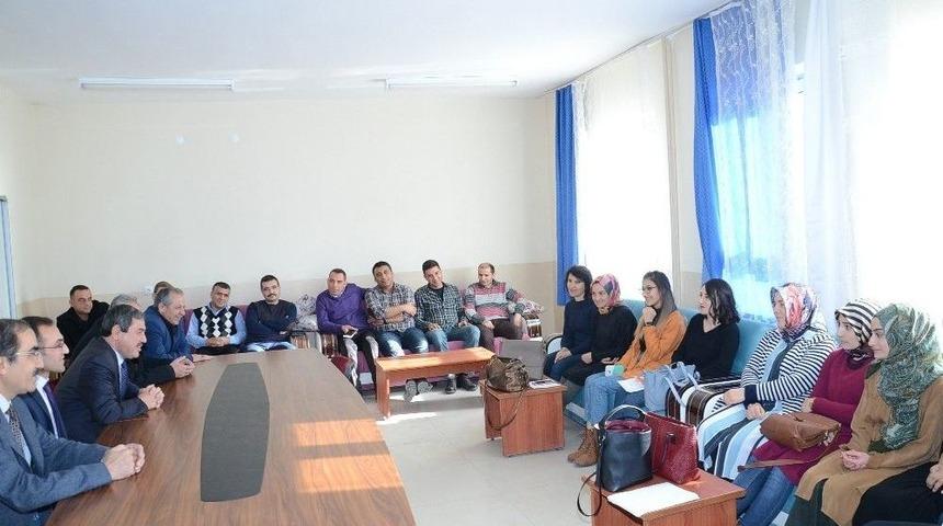 Darende Belediyesi’nden 300 Öğrenciye Kışlık Mont