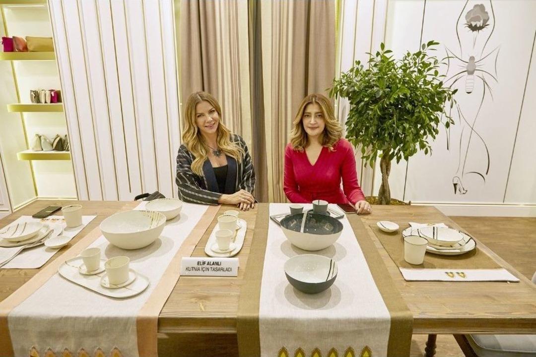 &Uuml;nl&uuml; Modacı İvana Sert Kutnudan Yapılan Kıyafetlere Hayran Kaldı