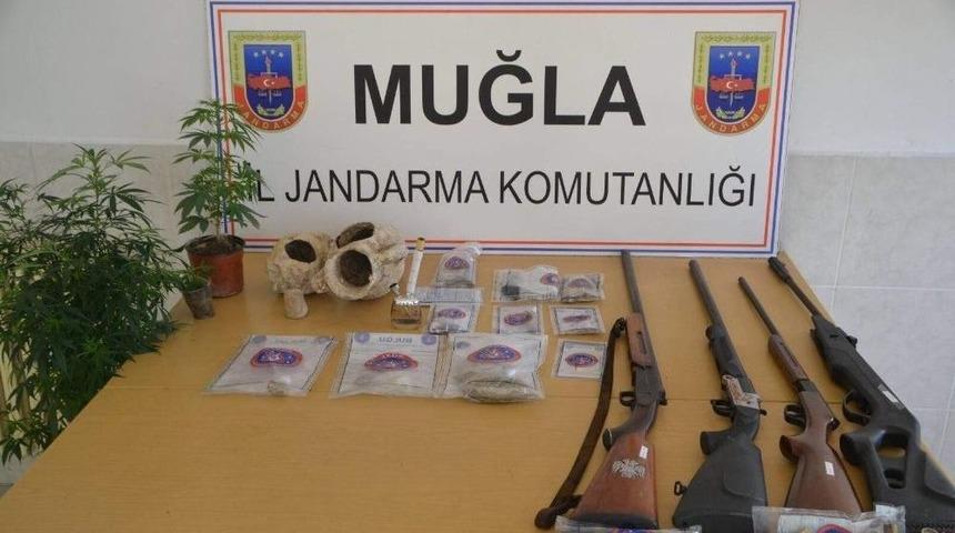 Muğla&rsquo;da Uyuşturucu Serasına Operasyon: 9 G&ouml;zaltı