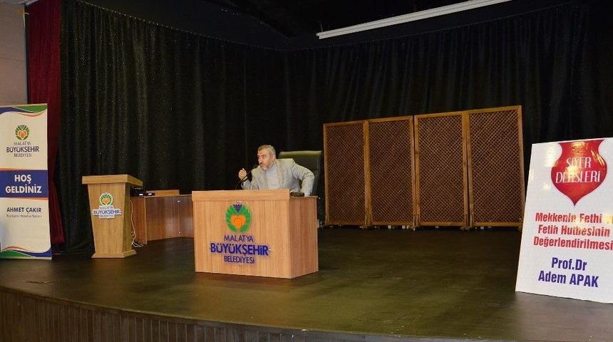 B&uuml;y&uuml;kşehir Belediyesi&rsquo;nin Siyer Dersleri Programı S&uuml;r&uuml;yor