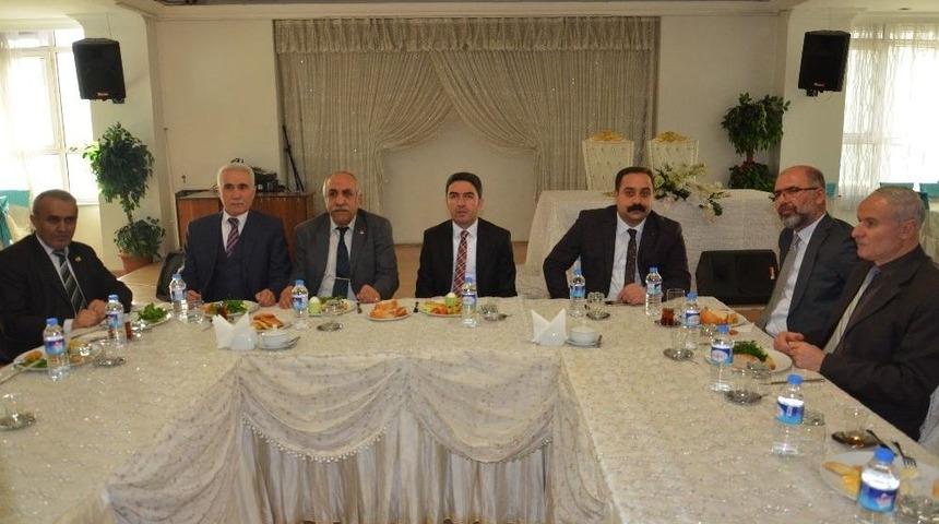 Chp, &Ccedil;alışan Gazetecileri Unutmadı