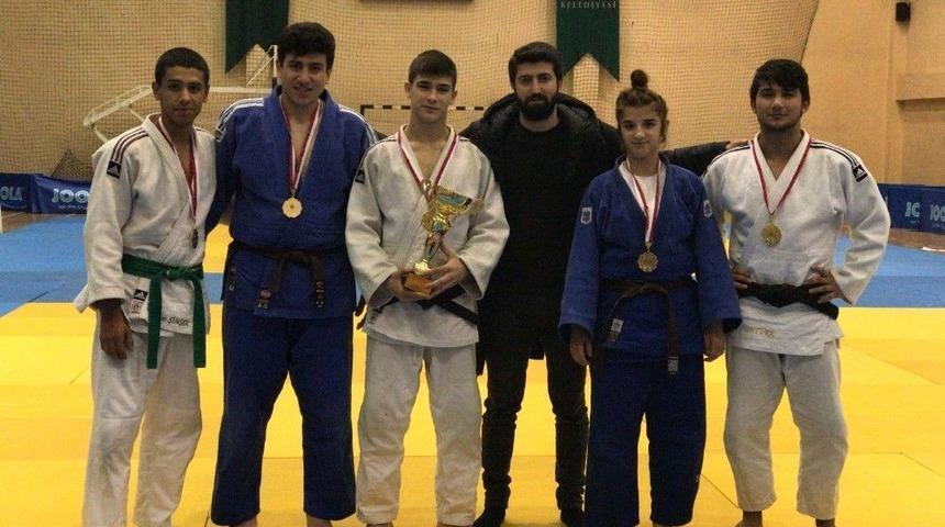 Kağıtsporlu Judocular Bursa&rsquo;da Fırtına Gibi Esti