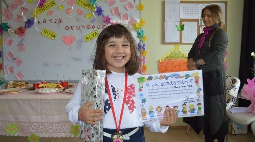 Minik &Ouml;ğrencileri Okuma Bayramında H&uuml;nerleri Sergiledi