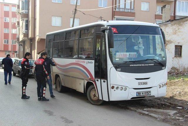 Halk Otobüsünün Elektrik Devresini Keserek Bozuk Para Çaldılar