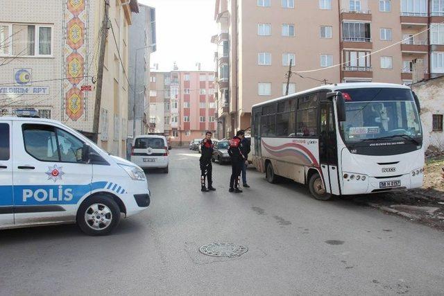 Halk Otobüsünün Elektrik Devresini Keserek Bozuk Para Çaldılar