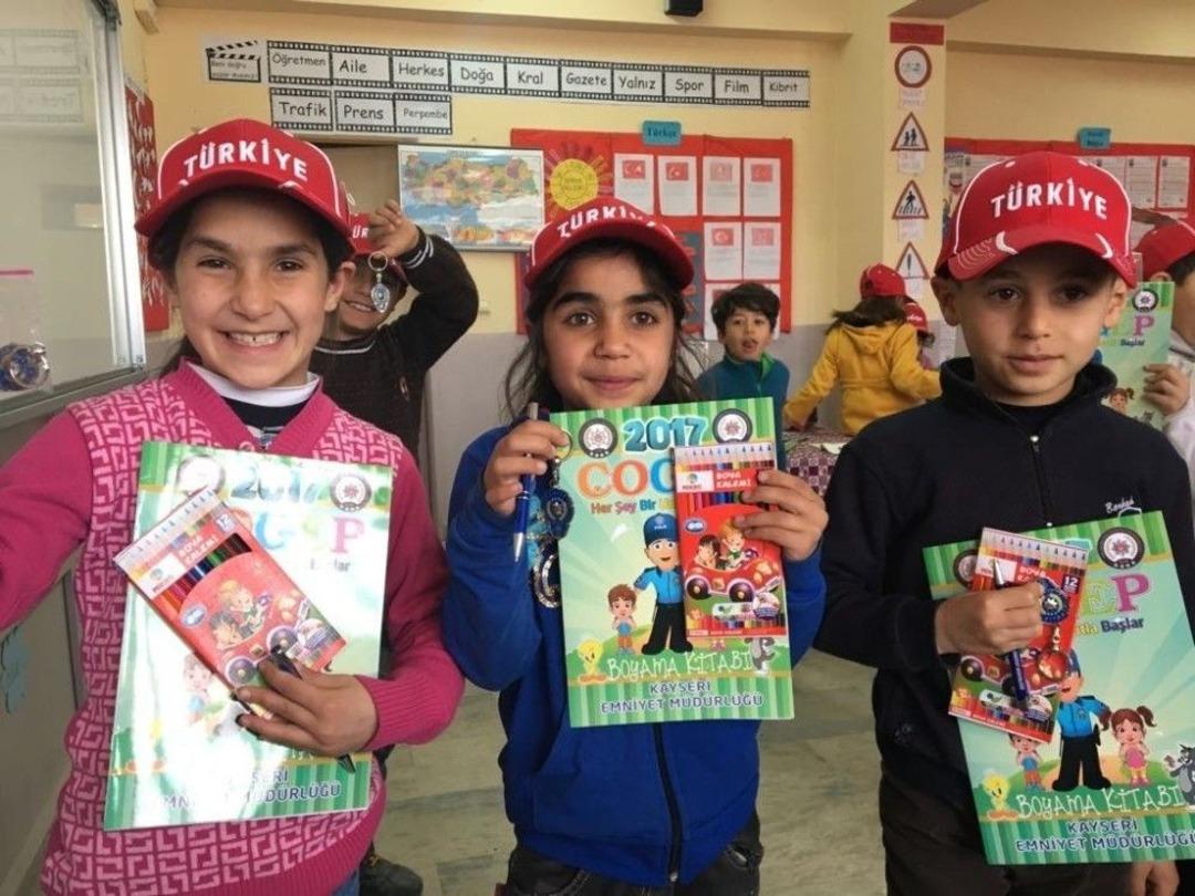 Emniyet M&uuml;d&uuml;r&uuml; Kulular&rsquo;dan Muş&rsquo;taki &Ouml;ğrencileri Sevindiren Talimat