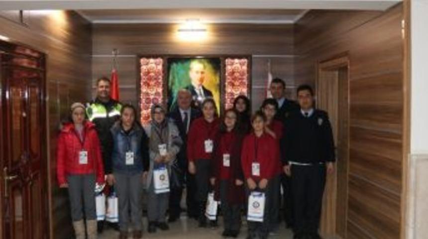 Karaman&rsquo;da 15 &Ouml;ğrenci İle 1 Veliye Okul Ge&ccedil;idi G&ouml;revlisi Belgesi Verildi