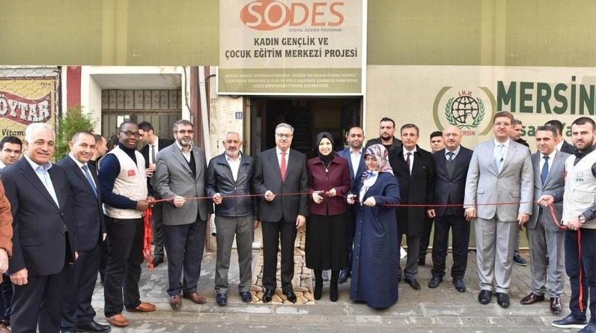 Vali Su, &rsquo;kadın Gen&ccedil;lik Ve &Ccedil;ocuk Eğitim Merkezi&rsquo;nin A&ccedil;ılışına Katıldı