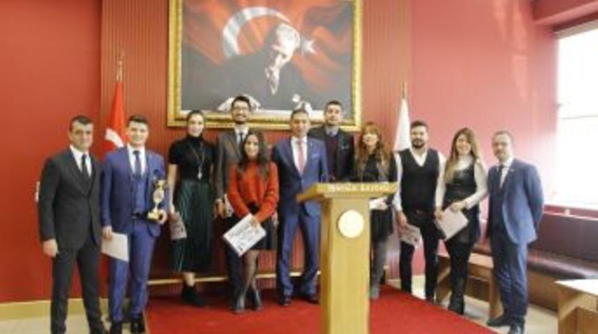 Mersin Barosu Voleybol Takımlarında Kupa Sevinci