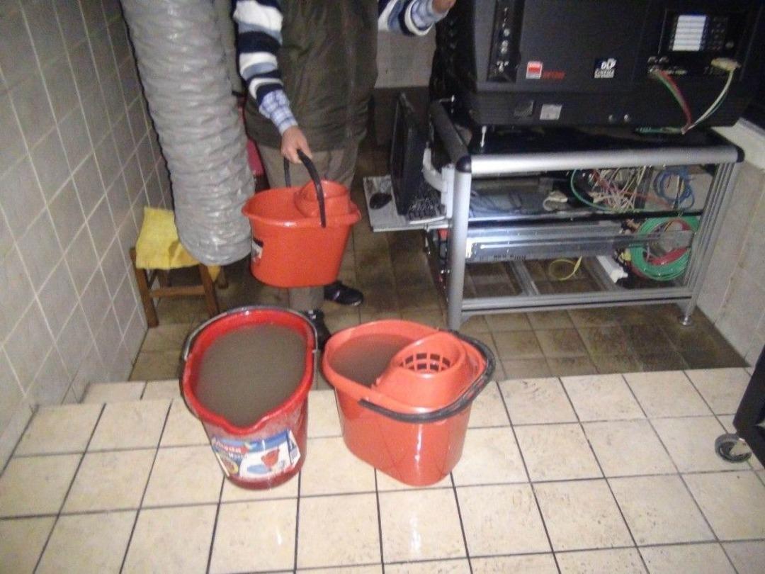 Beyoğlu&rsquo;nda 17 Yıllık Sinemayı Su Bastı, Esnaf İsyan Etti