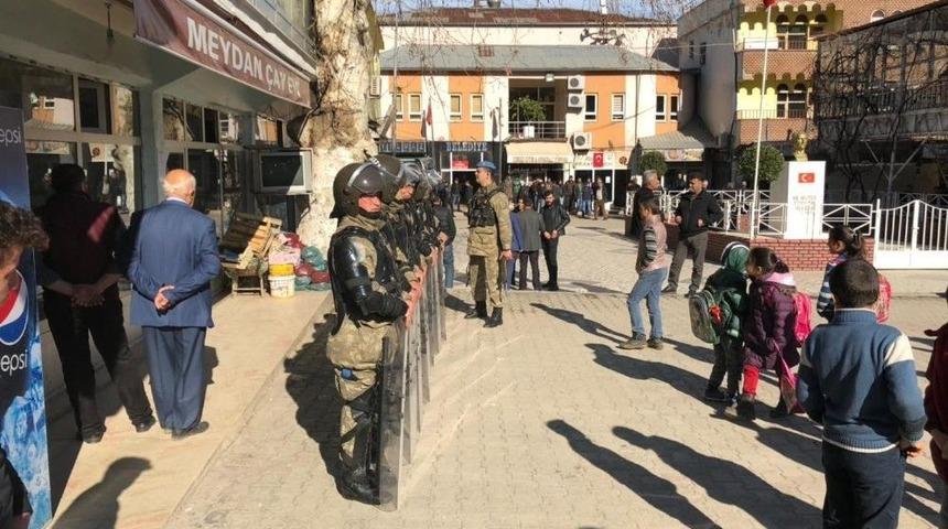 Sason&rsquo;da &Ccedil;ocukların Kavgasına Aileler Karıştı: 7 Yaralı