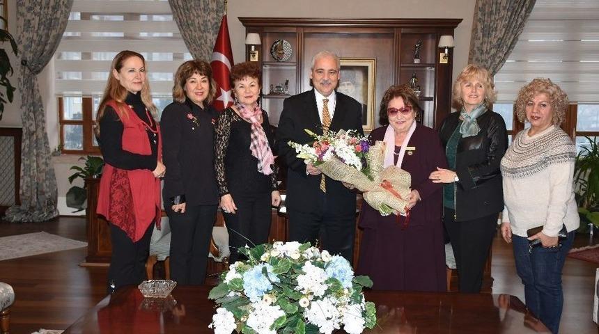 Vali G&uuml;ven&ccedil;er Misafirlerini Ağırladı