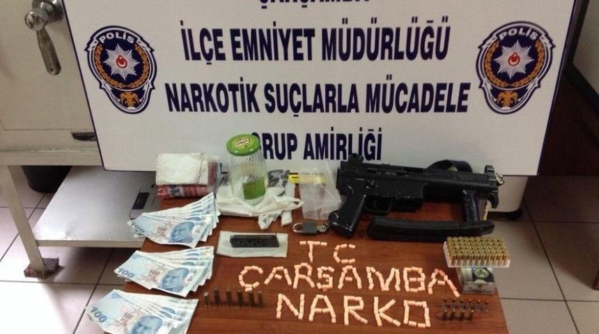 &Ccedil;arşamba&rsquo;da Uyuşturucu Ve 3 Ruhsatsız Tabanca Ele Ge&ccedil;irildi