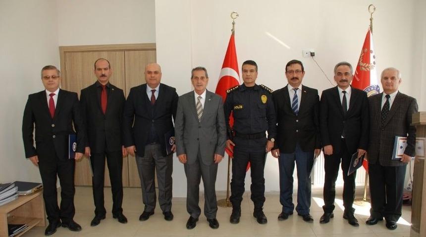 Vali Kalkancı Emniyet Teşkilatını Başarı Belgesiyle &Ouml;d&uuml;llendirdi