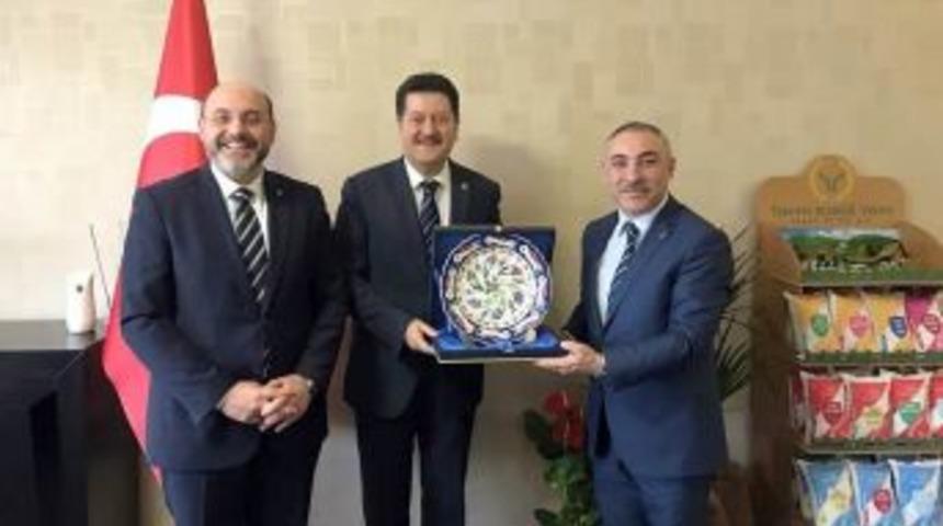 Ali &Ccedil;etinbaş Ve Mehmet Eşsiz&rsquo;den Hasan Fehmi Kinay&rsquo;a Tebrik Ziyareti