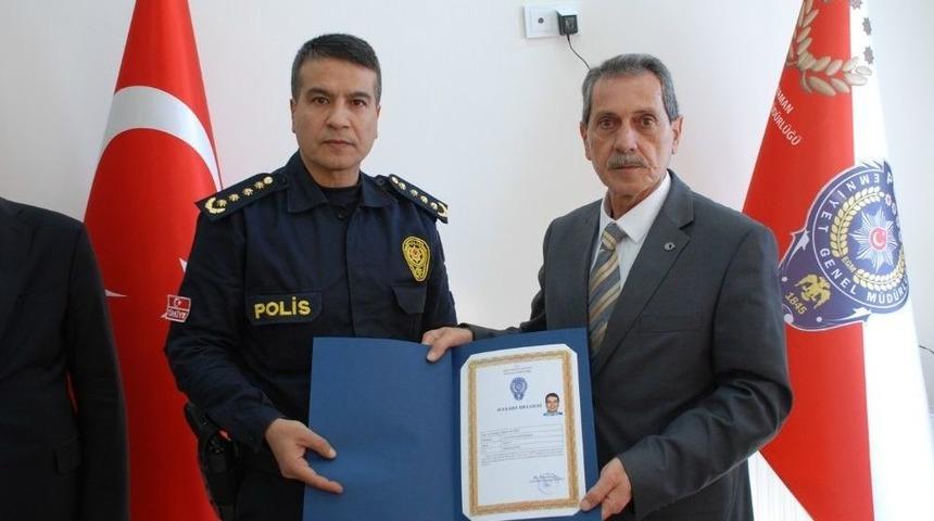 Vali Kalkancı&rsquo;dan Polislere Başarı Belgesi