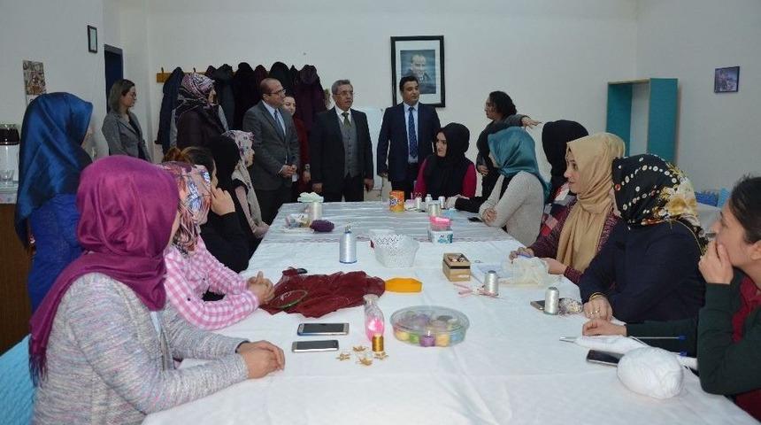 Başkan &Ccedil;etin, Hanım Evlerini Ziyaret Etti