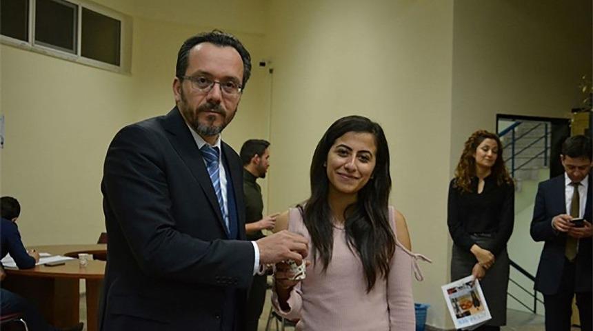 &Ouml;ğrenciler İstedi, Rekt&ouml;r Yerine Getirdi