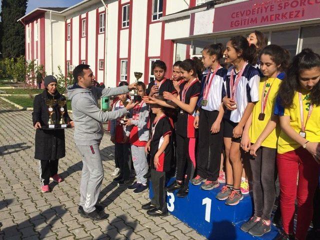 Osmaniye’de Okullar Arası Kros Yarışmaları Yapıldı
