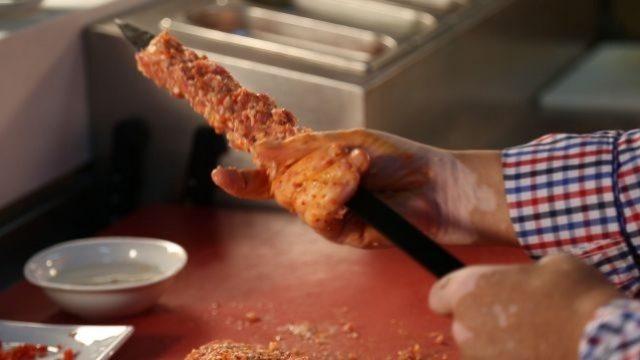 Adana kebap nasıl yapılır?
