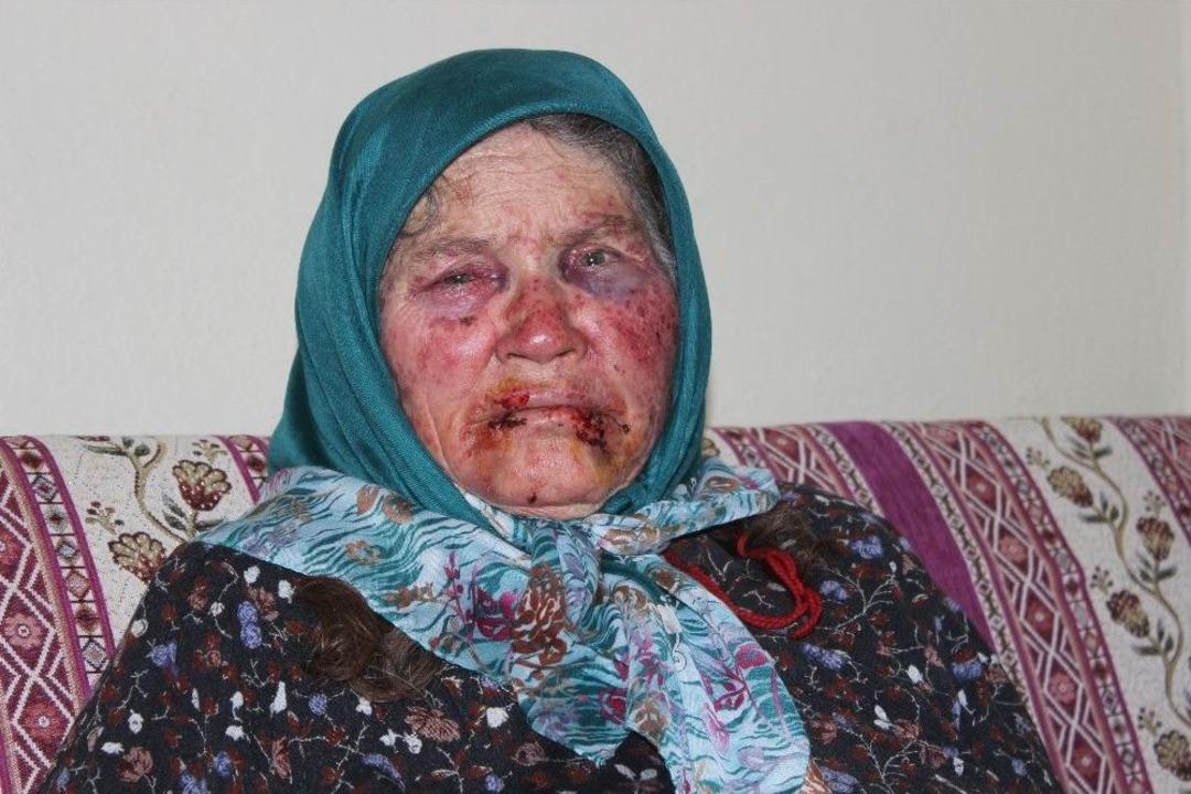 &rsquo;oğlunun Arkadaşıyım&rsquo; Diye Kapıyı &Ccedil;alıp Yaşlı Kadını &Ouml;ld&uuml;resiye D&ouml;vd&uuml;