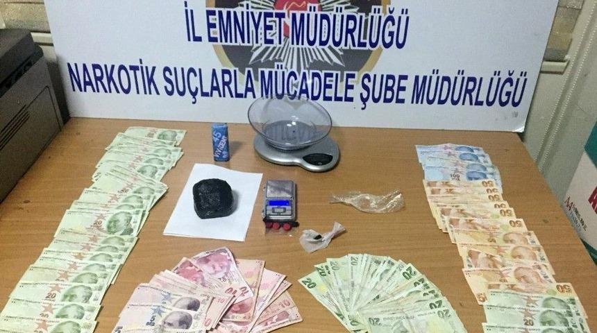 Narkotik K&ouml;peği İle Yapılan Aramada 3 Kilo Esrar Ele Ge&ccedil;irildi