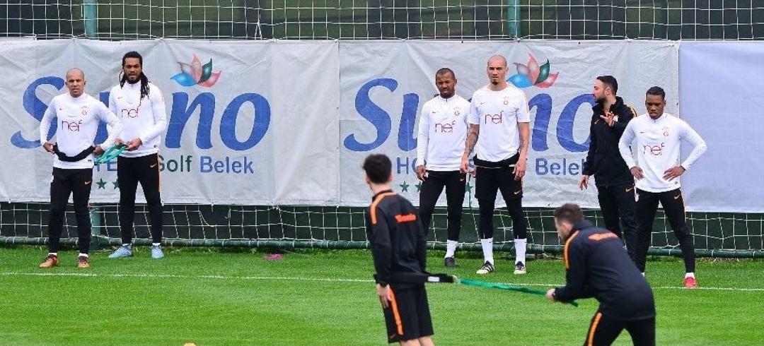 Galatasaray, &Ccedil;alışmalarına Devam Ediyor