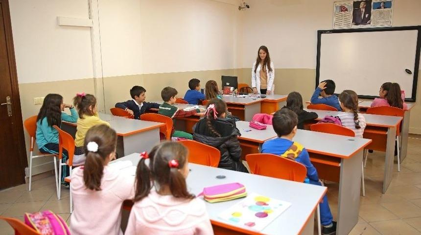 G&uuml;ng&ouml;ren&rsquo;in Eğitim Meşaleleri: Bilgi Evleri