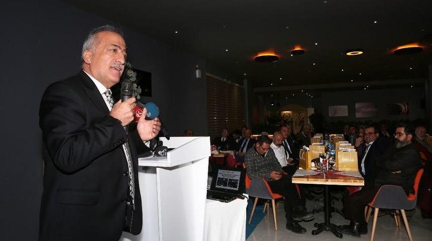 Rekt&ouml;r &Ccedil;omaklı Gazetecilerle Bir Araya Geldi