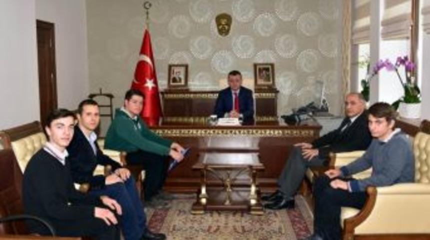 Gen&ccedil;ler Projelerini Vali B&uuml;y&uuml;kakın&rsquo;a Anlattı