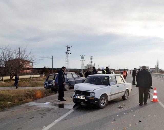 Karaman’da Otomobiller Çarpıştı: 3 Yaralı