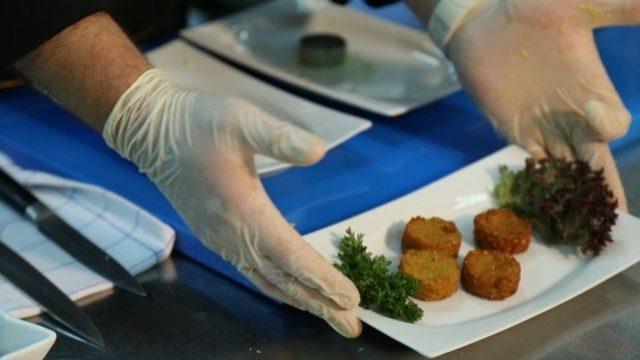 Falafel nasıl servis edilir?