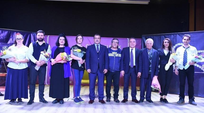 &rsquo;dikkat! Aile Var&rsquo; Oyunu Nazım Hikmet Fuar Merkezi&rsquo;nde Sergilendi