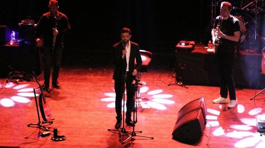 Sevilen Şarkıcı Mehmet Erdem Hemşehrileriyle Buluştu