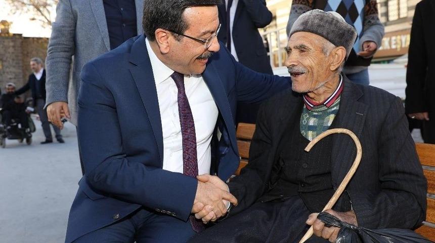 Başkan Atilla Sur İl&ccedil;esinde Vatandaşlarla Bir Araya Geldi