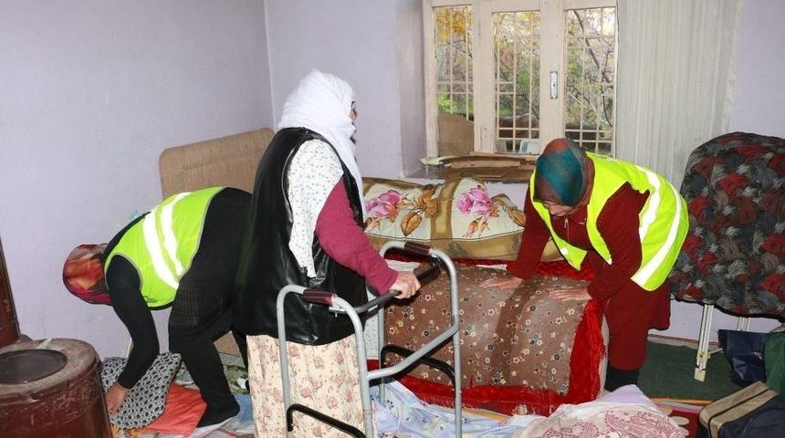 Kimsesiz Yaşlılara Evde Temizlik Ve Berber Hizmeti