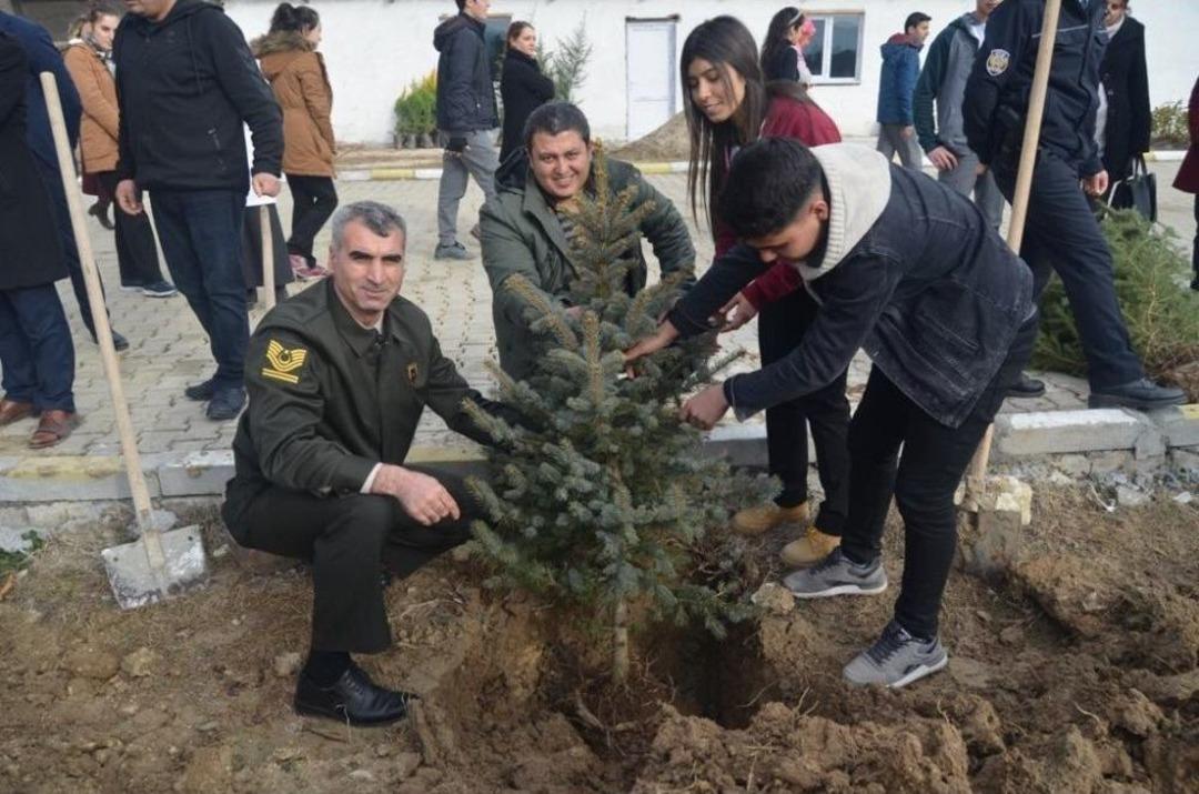 Fidanlar Okul Bah&ccedil;esinde Hayat Buldu