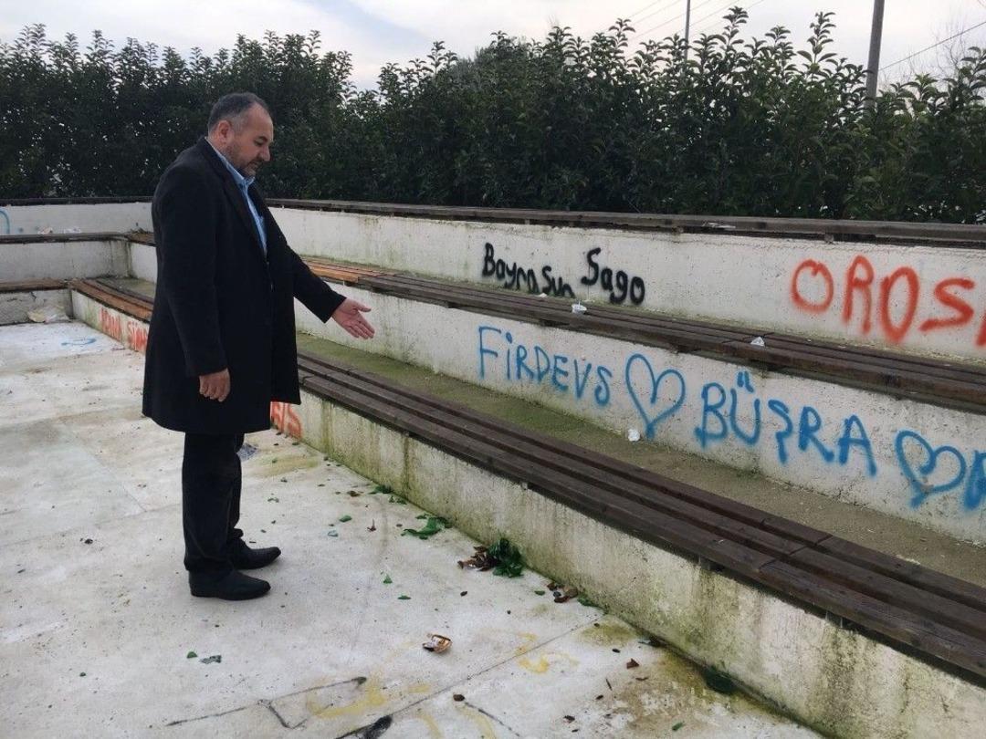 Seydi Baba T&uuml;rbesi G&ouml;renlerin İ&ccedil;ini Acıtıyor