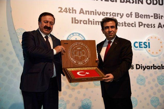 Bem-bir-sen 2018 Yılı İbrahim Keresteci Basın Ödülleri Sahiplerini Buldu