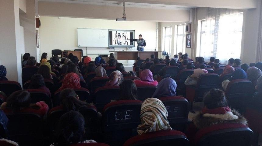 Tatvan Polisinden &Ouml;ğrencilere Seminer