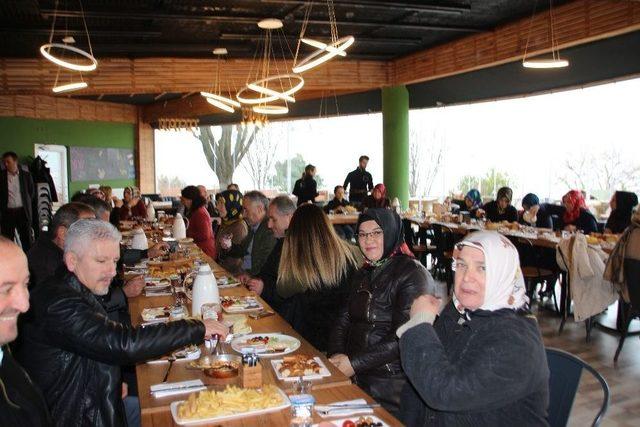 Belediye Başkanı Cüneyt Yemenici Okul Aile Birlikleriyle Bir Araya Geldi