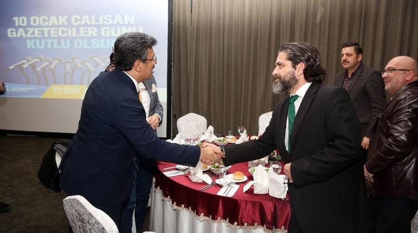 Başkan Karadeniz, Gazeteciler G&uuml;n&uuml;&rsquo;nde Basın Mensuplarıyla Yemekte Buluştu