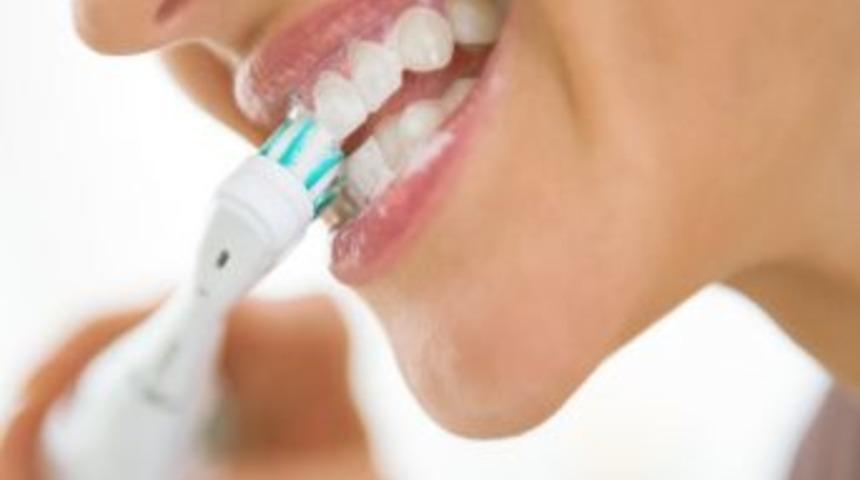 Şarjlı Diş Fır&ccedil;alarında Bilin&ccedil;siz Kullanımına Dikkat