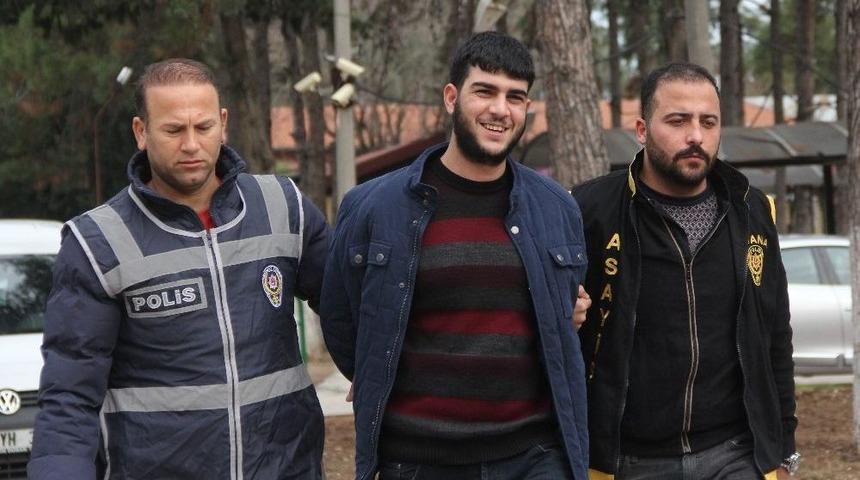 Cinayet Zanlısı: "iyi &Ccedil;ekin T&uuml;rkiye Yakışıklı G&ouml;rs&uuml;n"