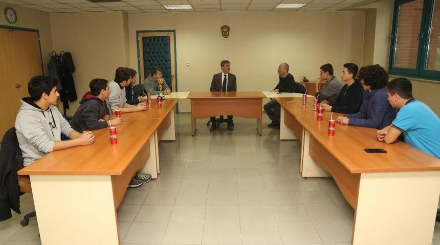 Şampiyonlar Sevin&ccedil;lerini Başkan Şirin İle Paylaştı